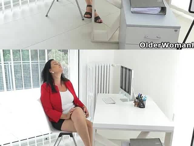 mother I'd like to fuck secretary Ria Ebony takes a break from accounting