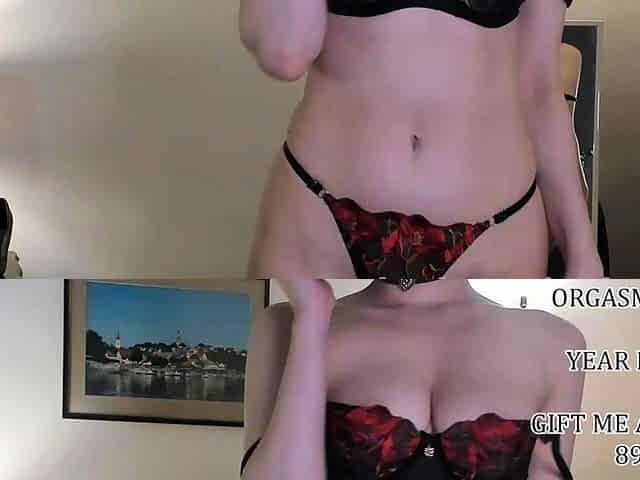 Pissing masturbating babe solo toy play