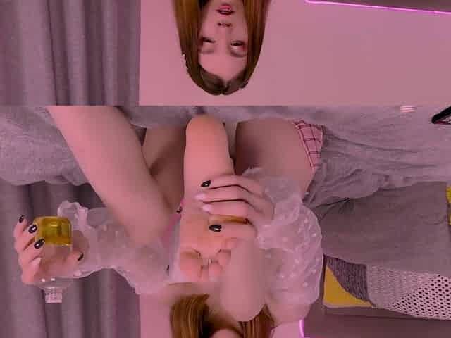 Teen gives a footjob before spreading her legs
