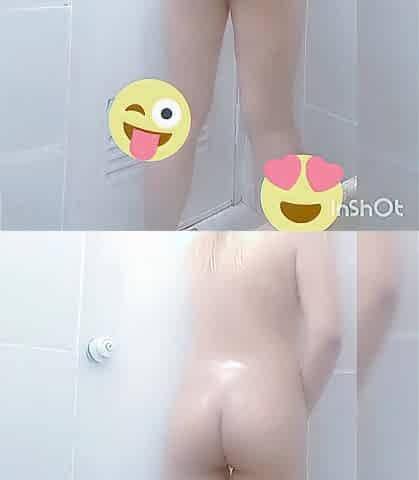 Beauty fingering in the shower