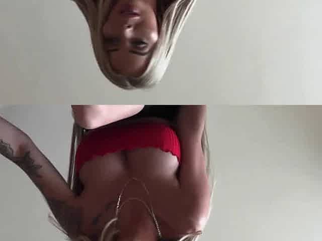Smoking Teleela in red heels