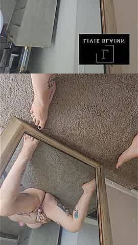 Solo in Front of the Mirror