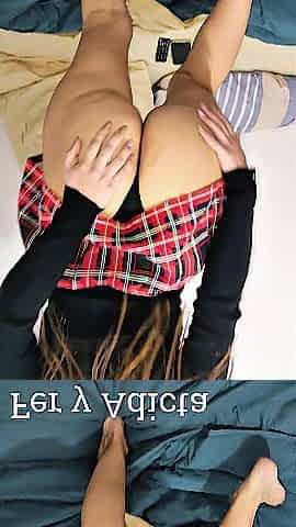 Ayudo a mi hermanastra hacer clips para seguidores. Anal