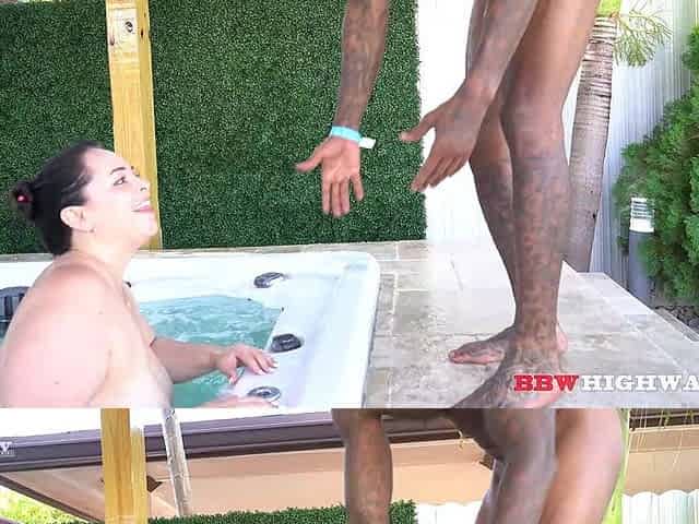 Amanda Thickk Gets Pounded in the Pool