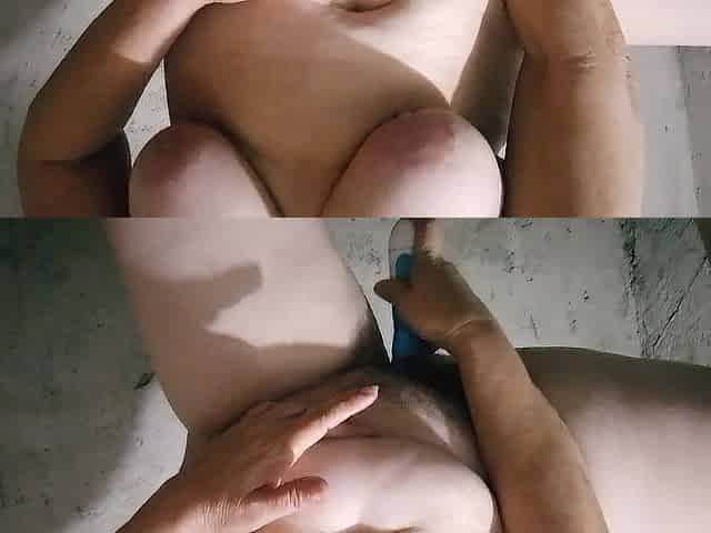 Moist cunt gratified with vibrator.