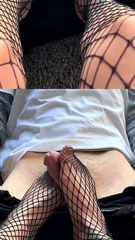 Amateur Foot Fetish Girlfriend Sucks and gives a Footjob