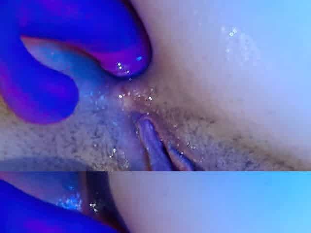 SCREWING HERSELF IN BUTT WITH SEX TOOL