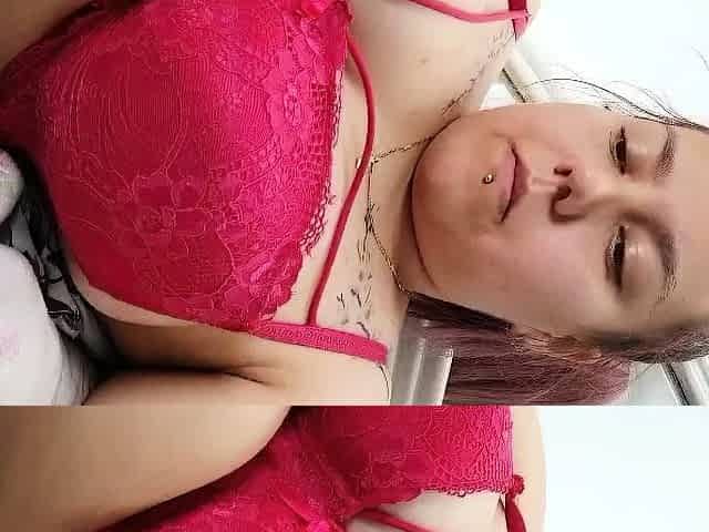 Amateur preggo hoe toys her pussy close up in fetish solo
