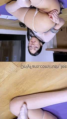 Masturbating loving babe solo toy plays with enthusiasm