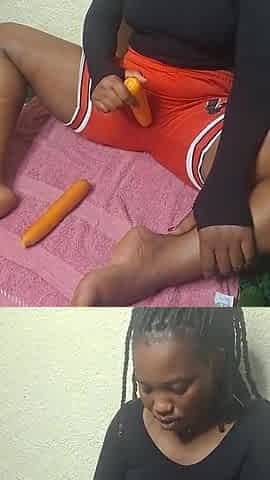 Mommy using 2 carrots to squirt Full HD