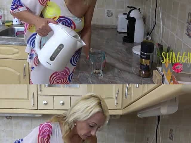 A nasty housewife makes her neighbour cum all over her face and breasts