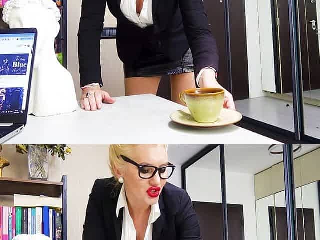 Try to Seduce Your Boss Knowing That He Is Very Addicted to Tights