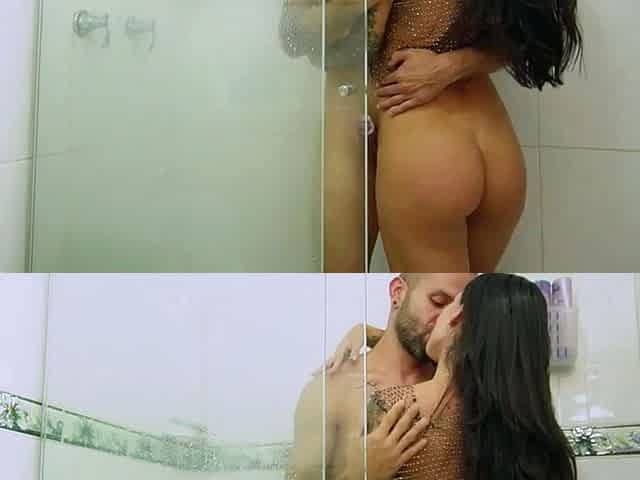 AMATEUR FUCK IN THE BATHROOM WITH MY STEPBROTHERS FRIEND