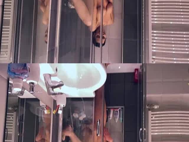Sneak Recording Of Kira Queen During the time that Masturbates In Shower!