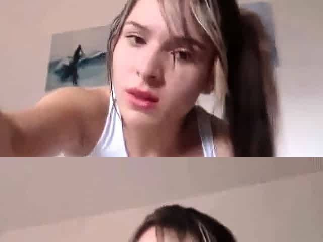 Hot Babe having fun masturbating for you