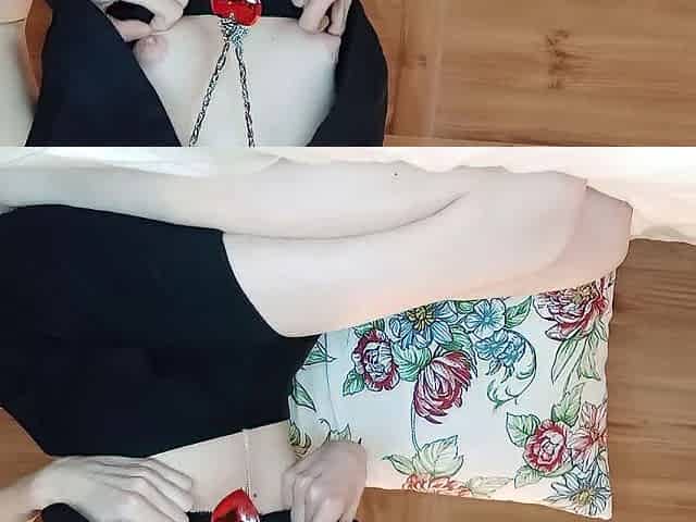 Juicy creamy vagina with didlo inside