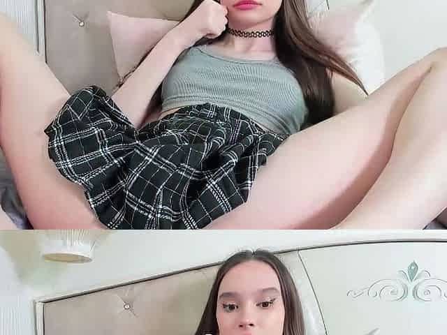 Brunette solo masturbation on webcam