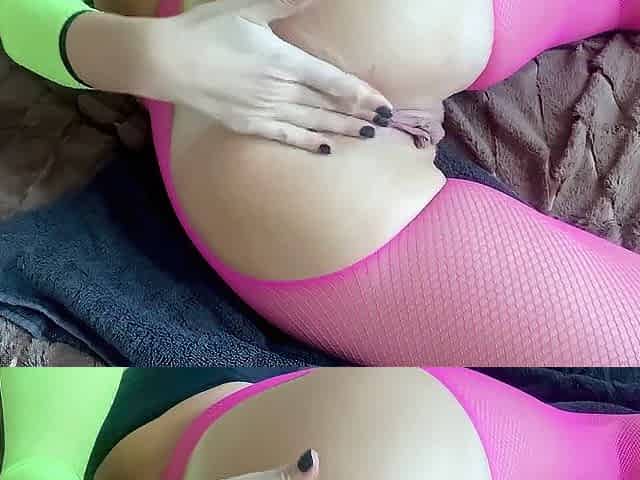 Self fisting Nikolettas butt