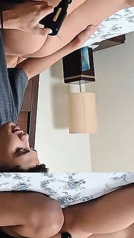I Was Called to Give a Massage to the Hot MILF and She Ended up Making Me Cum with a Masturbation with Her Feet on My Cock