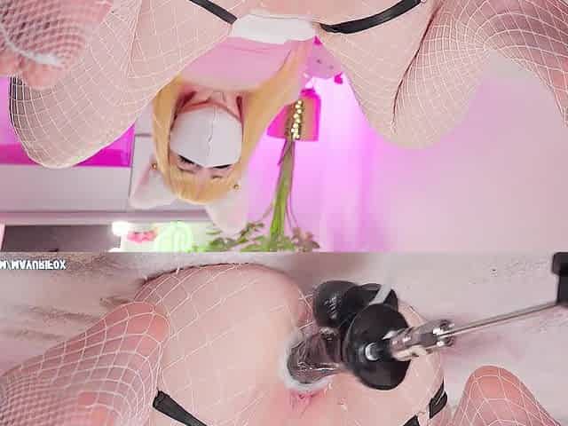 Sex machine makes my vagina squirt repeatedly