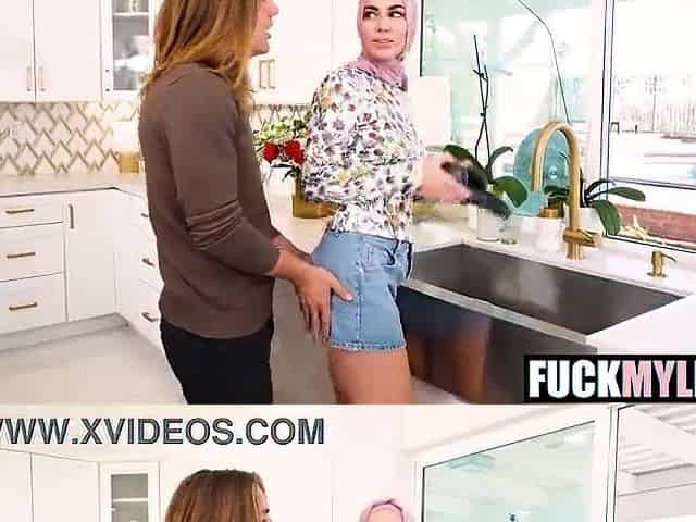 Hijabi mother I'd like to fuck Blowjobs