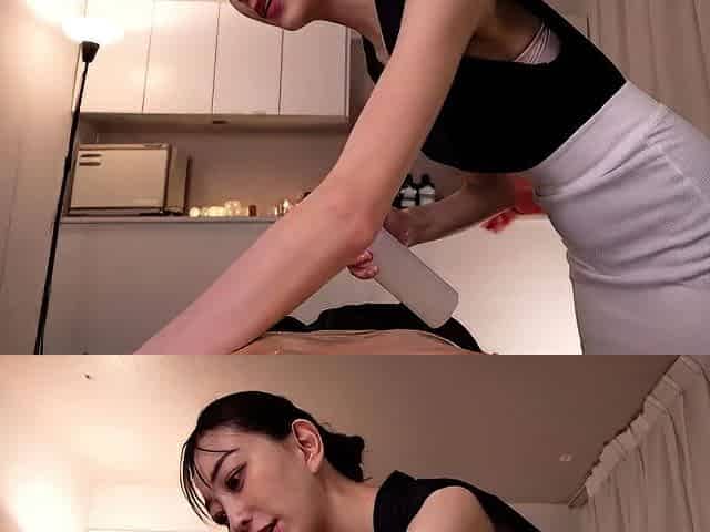 Amateur Asian College Teen Gives Blowjob