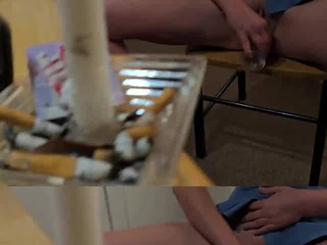 Bald vagina stretched with huge sextoy