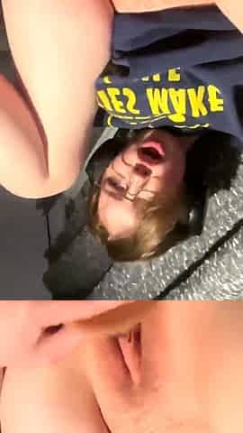 Cute amateur teen girl toying her pussy in bed on cam