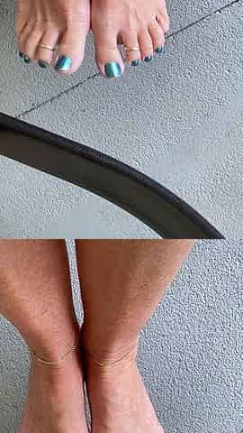 Amateur Foot Fetish Girlfriend Sucks and gives a Footjob