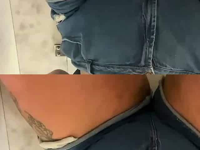 Garota BBW se exibindo no provador de uma loja de roupas em