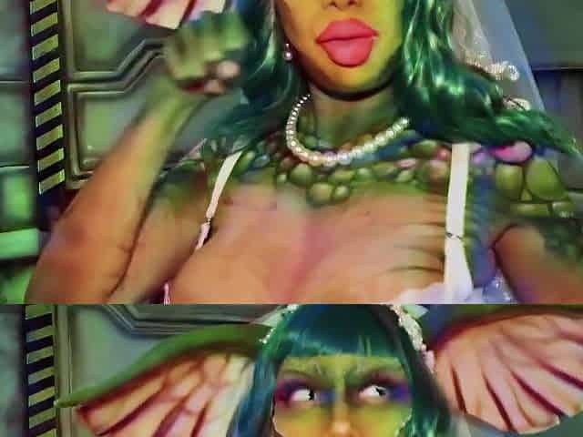 Gremlins - Monster Stepmommy Likes YOU!! Greta Cosplay