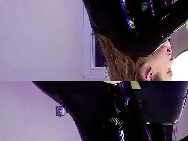 beautiful brunette toys her pussy on webcam