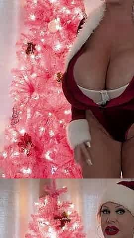 Bimbo GILF Xxxmas