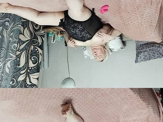 Girlfriend Fingers Her Pussy and Tits