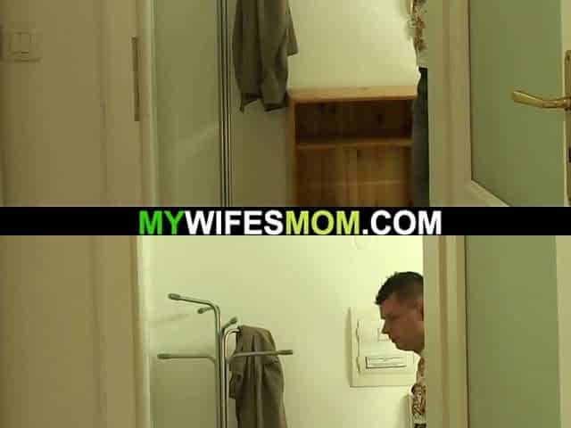 Cheating sex with bushy-snatch old mother-in-law