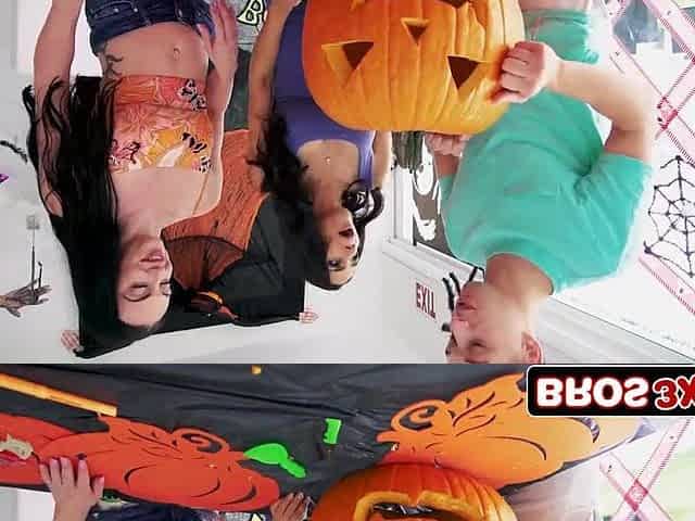 Pumpkin Head mother I'd like to fuck Gets a Hardcore Halloween Pounding