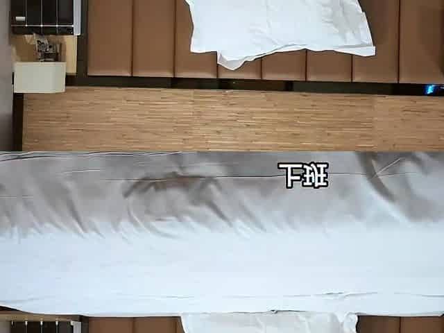 Amateur couple on real hidden cam
