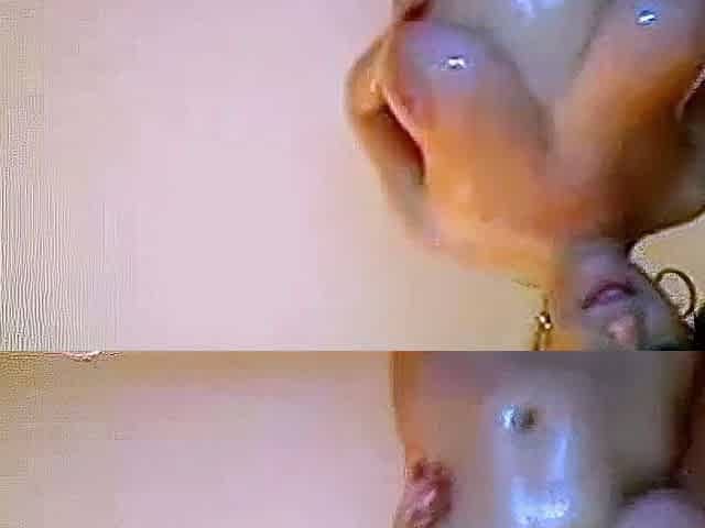 Webcam Girl Shows Off Her Assets