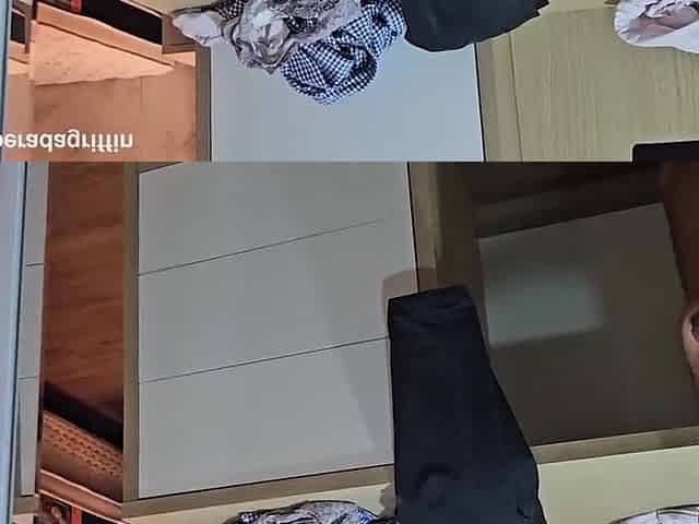 I caught my wife in the mirror with the delivery male in our apartment