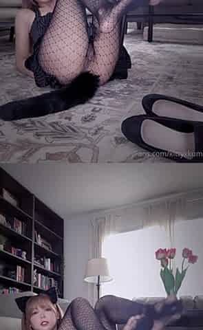 Hot kittyxkum masturbates and plays with her tiny bazookas and butt-plug