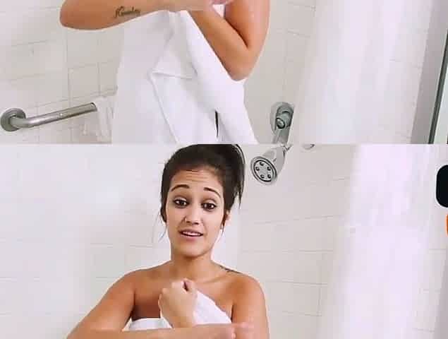 Hardcore Blowjob from a Nude Girl in Bathroom