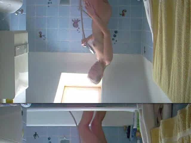 Damp Bathing Fun! Bathtub and Dildos, What More Could You Want?:p