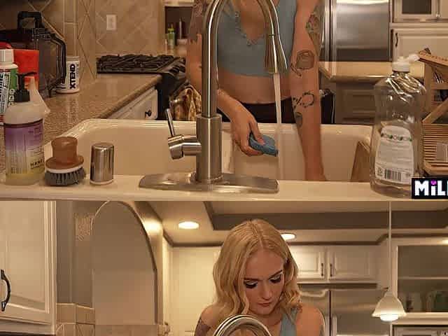 Single mom uses her time off to hook up