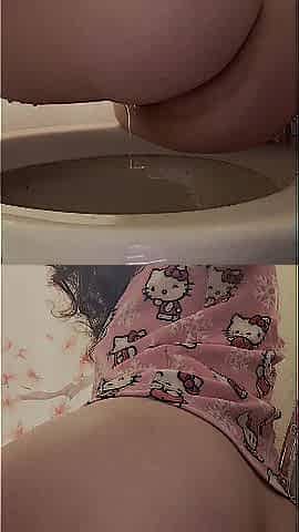 Farting and masturbating on the crapper