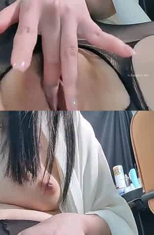 Amateur young teen solo masturbation on her livingroom