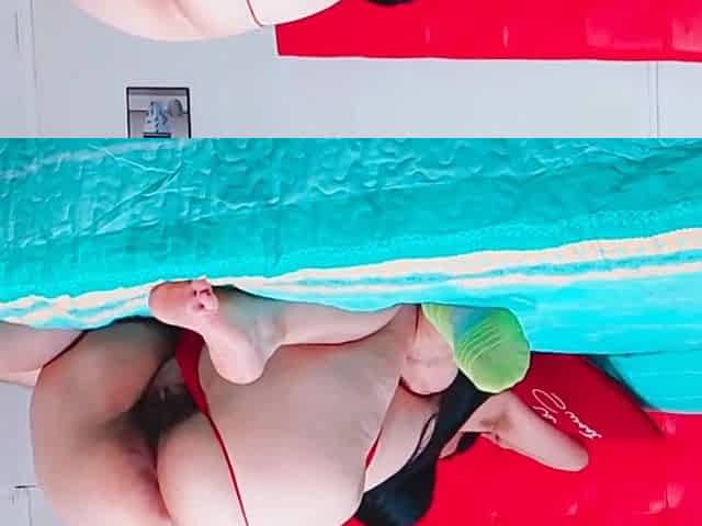 Woman with a large booty and very slutty likes sex