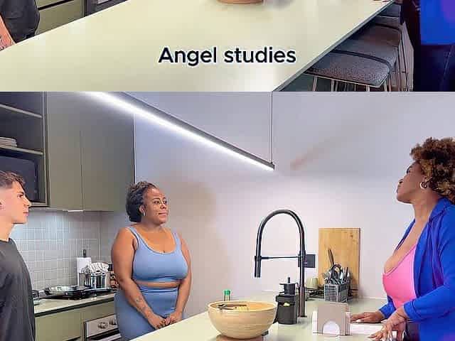 The boss should not at any time have hired me-Danisha y Girl