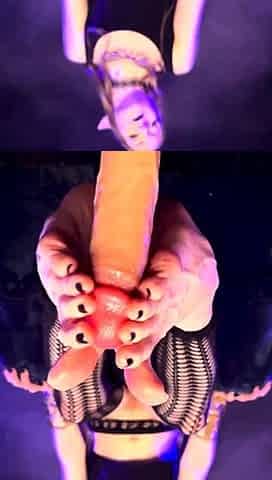Blonde honey Kasia Linsey foot fetish