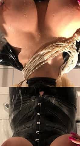 Big boobs milf masturbates with her dildo