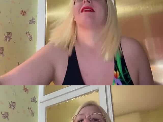 Stepmom Training Her Friends Stepdaughter For Pussy Licking